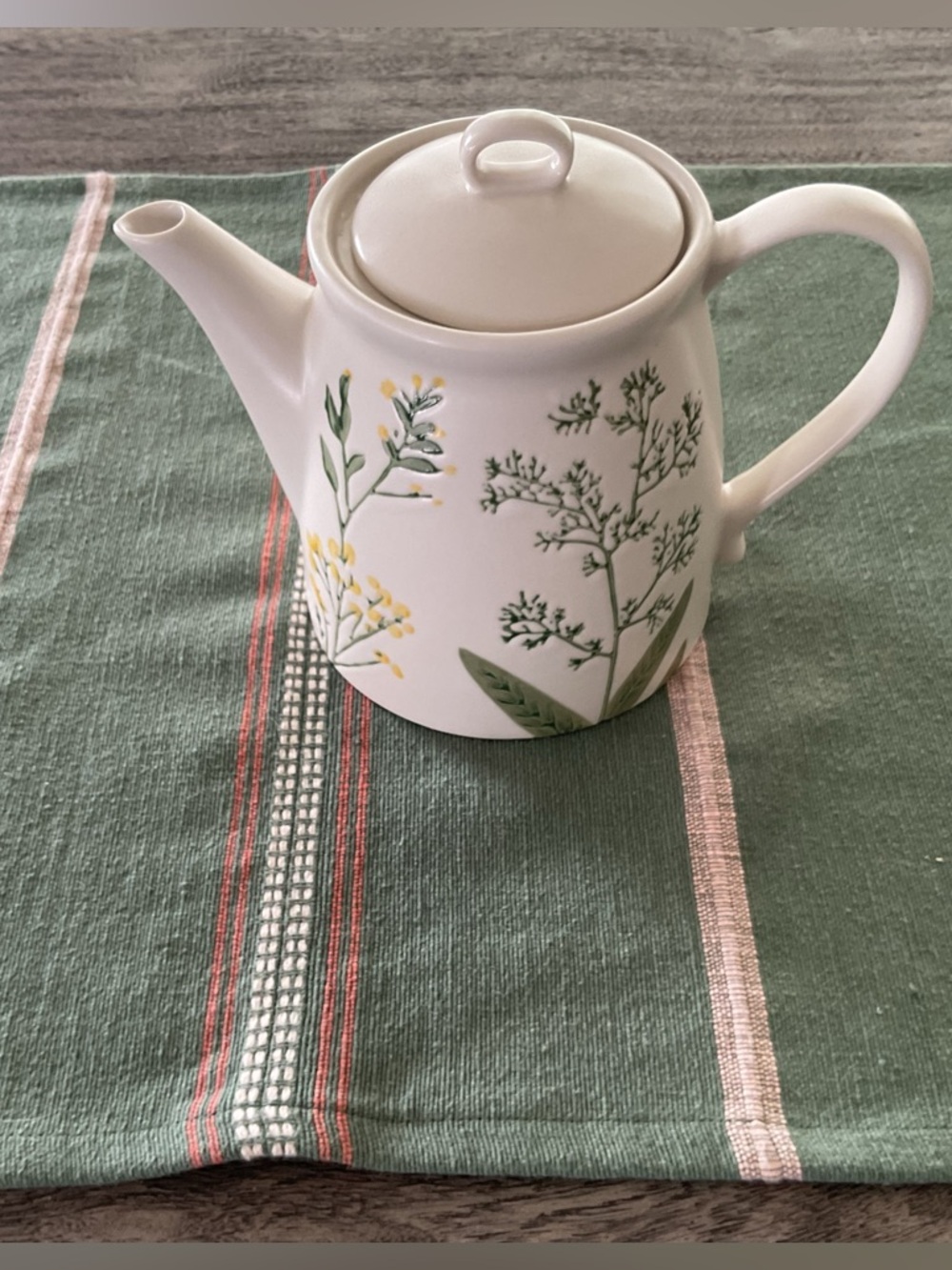 dWELL Herbal Decor Ceramic Teapot, 32 Ounces/8 Cups
